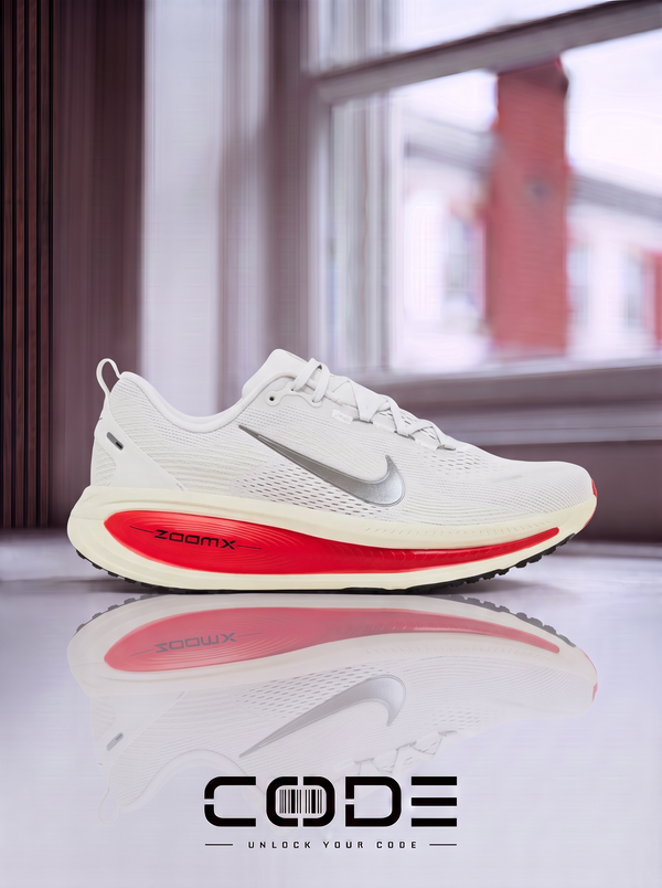 Nike Vomero 18 'درجة لون البلاتين - أحمر السيرين'